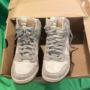 Nike Womens Sky Hi Vintage Silver Metallic Wedges Size 8.5 with box.